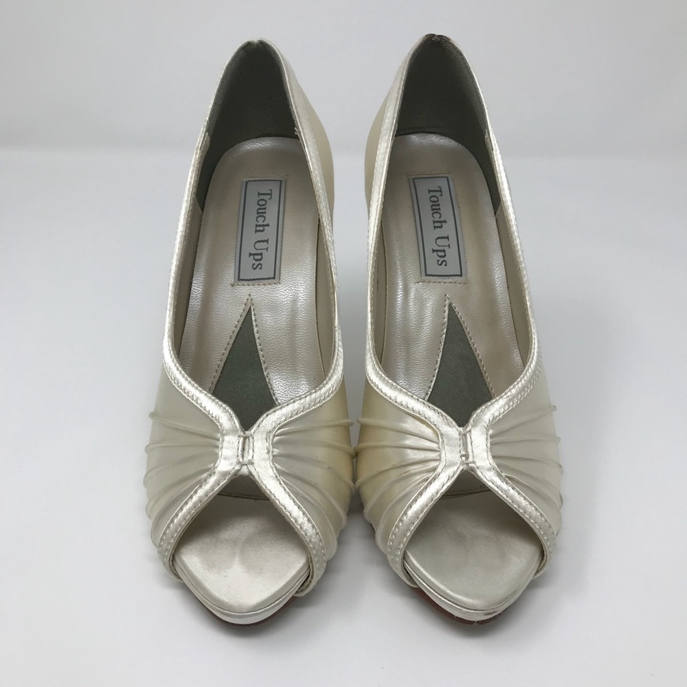 CREAM HEELS